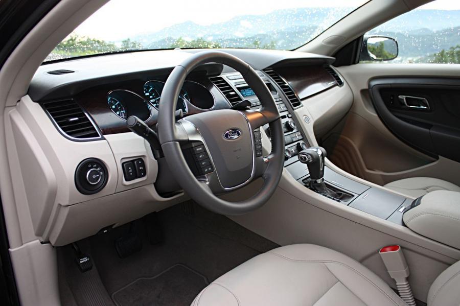  Ford Taurus 2010 года  (фото 14 из 161)